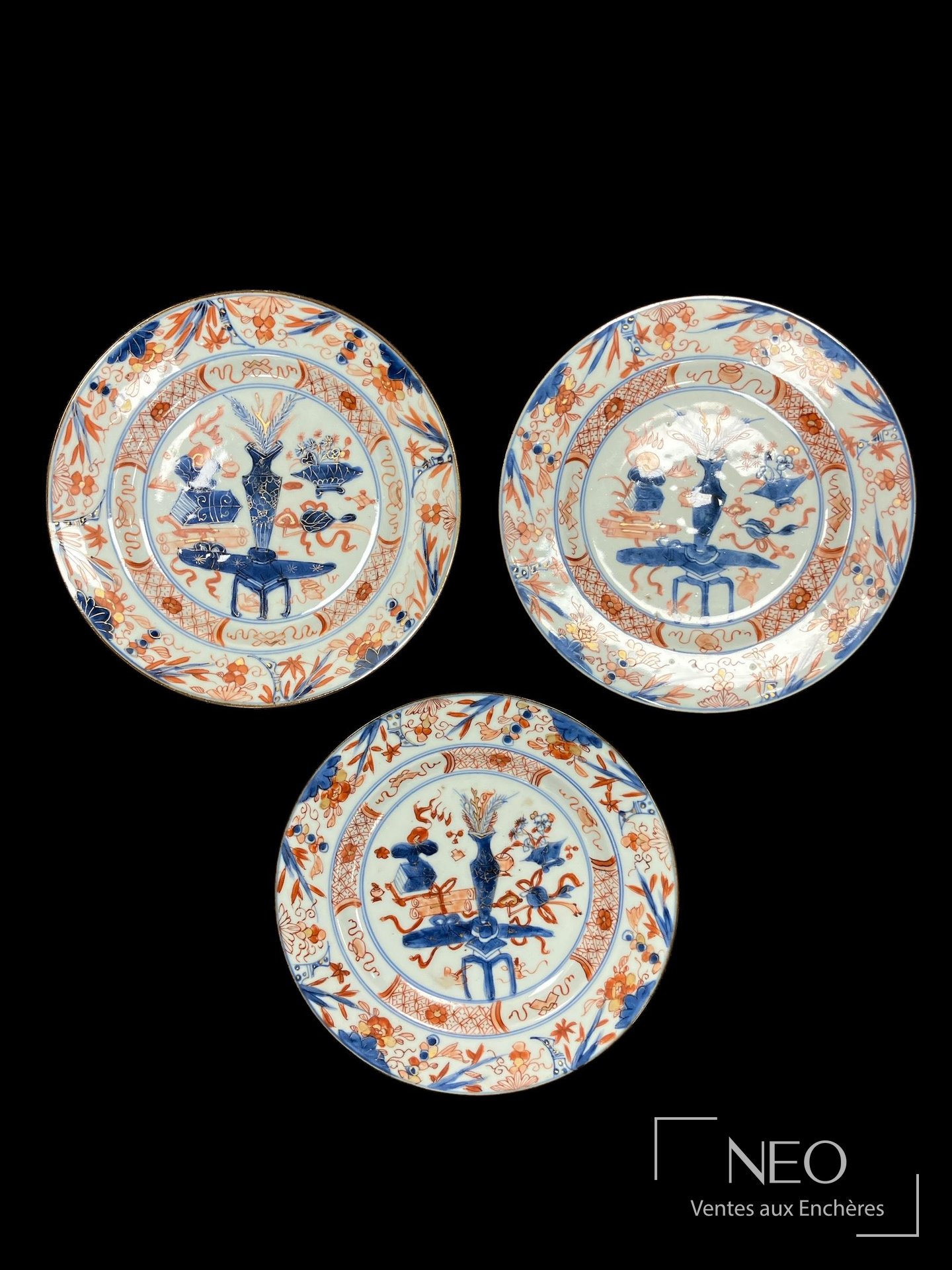 Trois assiettes chinoises en porcelaine