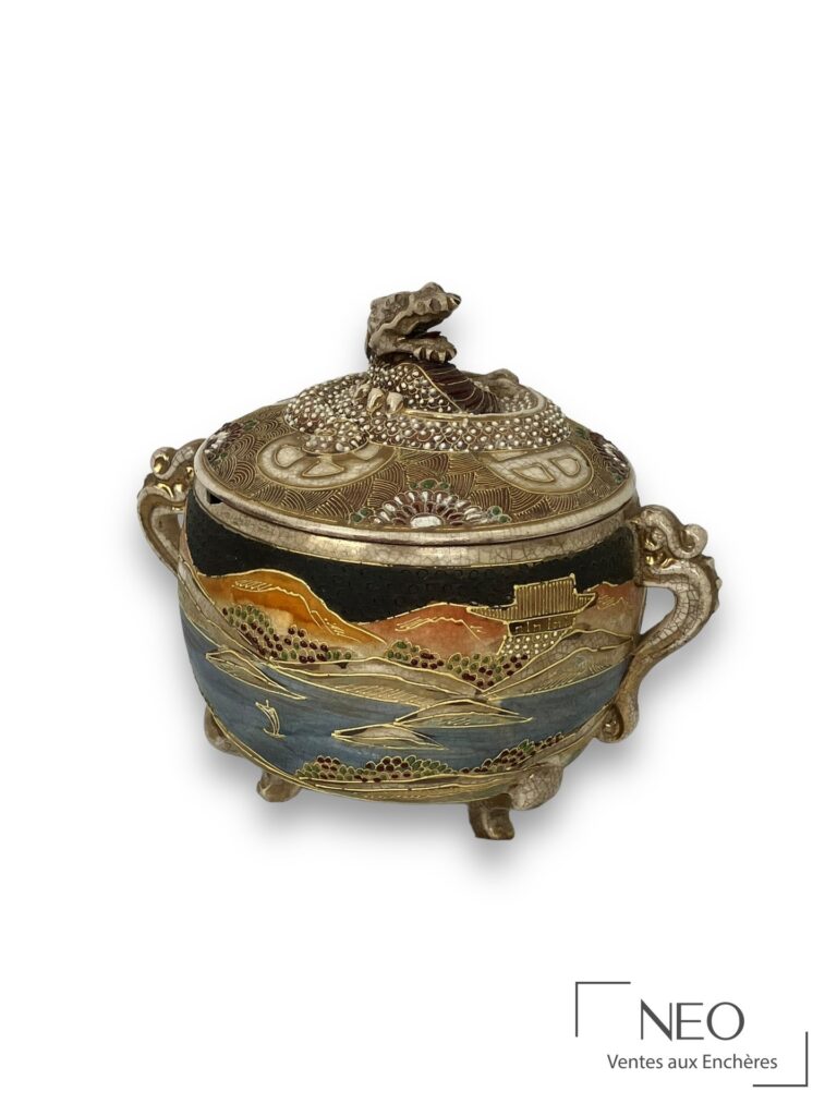 Pot couvert Satsuma à décor émaillé et doré