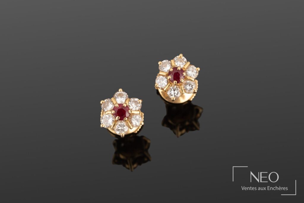 Paire de puces d’oreilles marguerite en or jaune