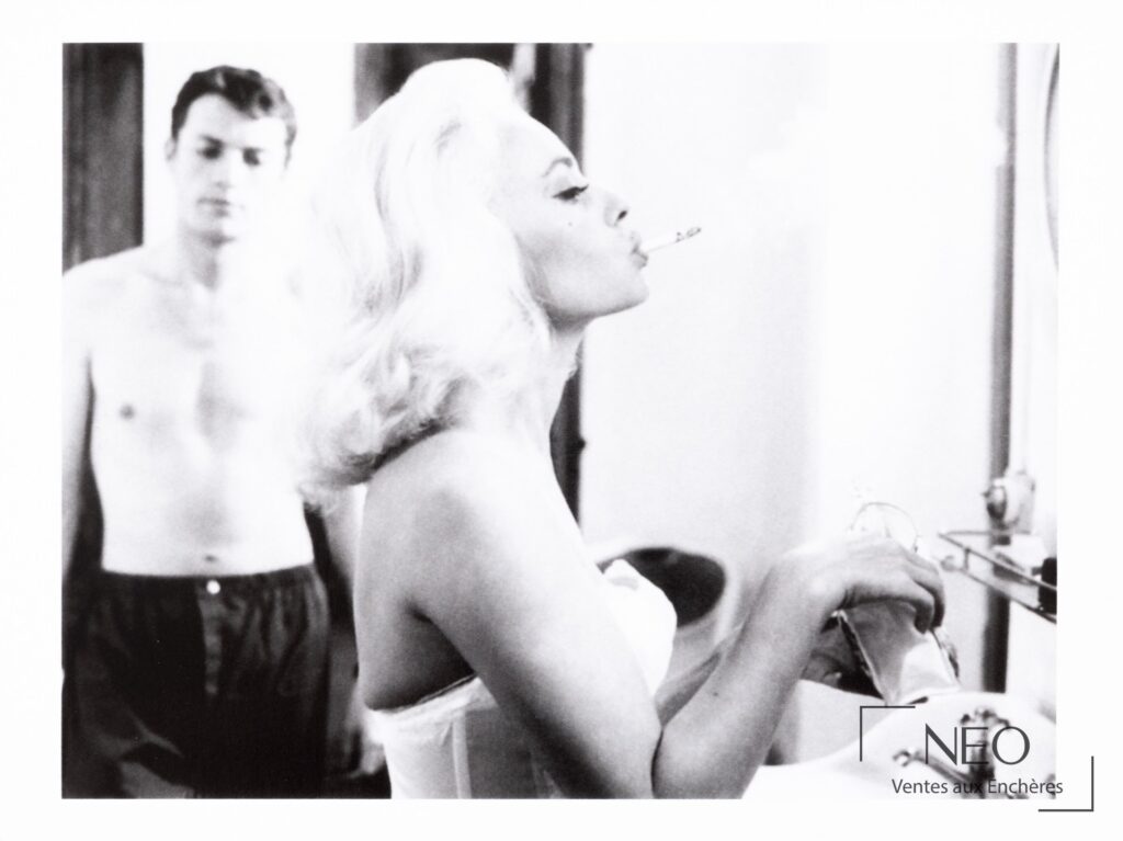 Portrait noir et blanc de Jeanne Moreau en profil lors du tournage de La Baie des Anges