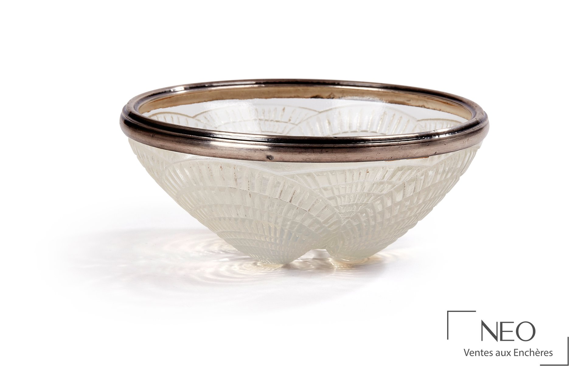 Coupe René Lalique en verre opalescent avec monture en métal argenté
