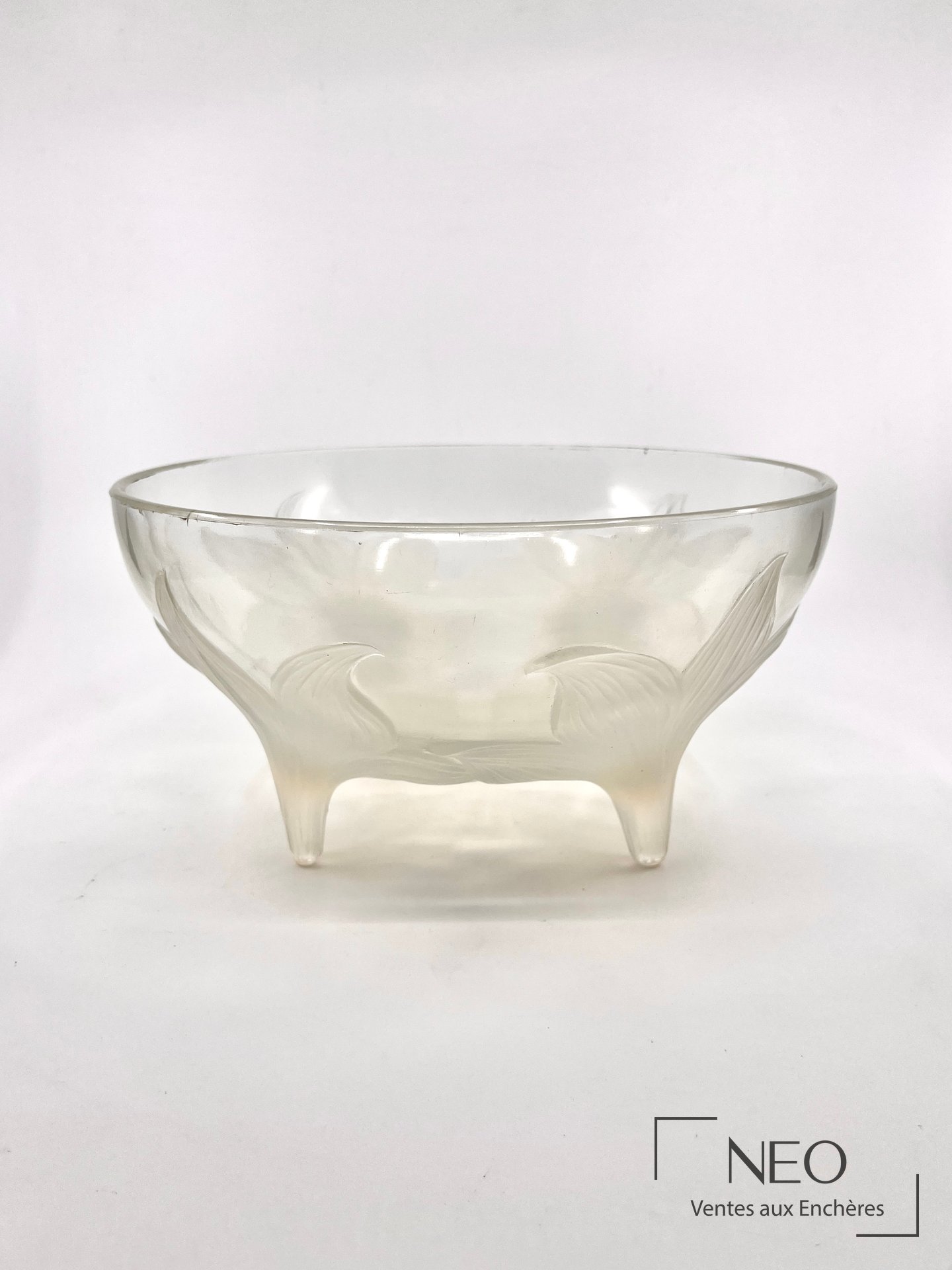 René Lalique Coupe Lys, modèle créé en 1924, verre opalescent moulé-pressé