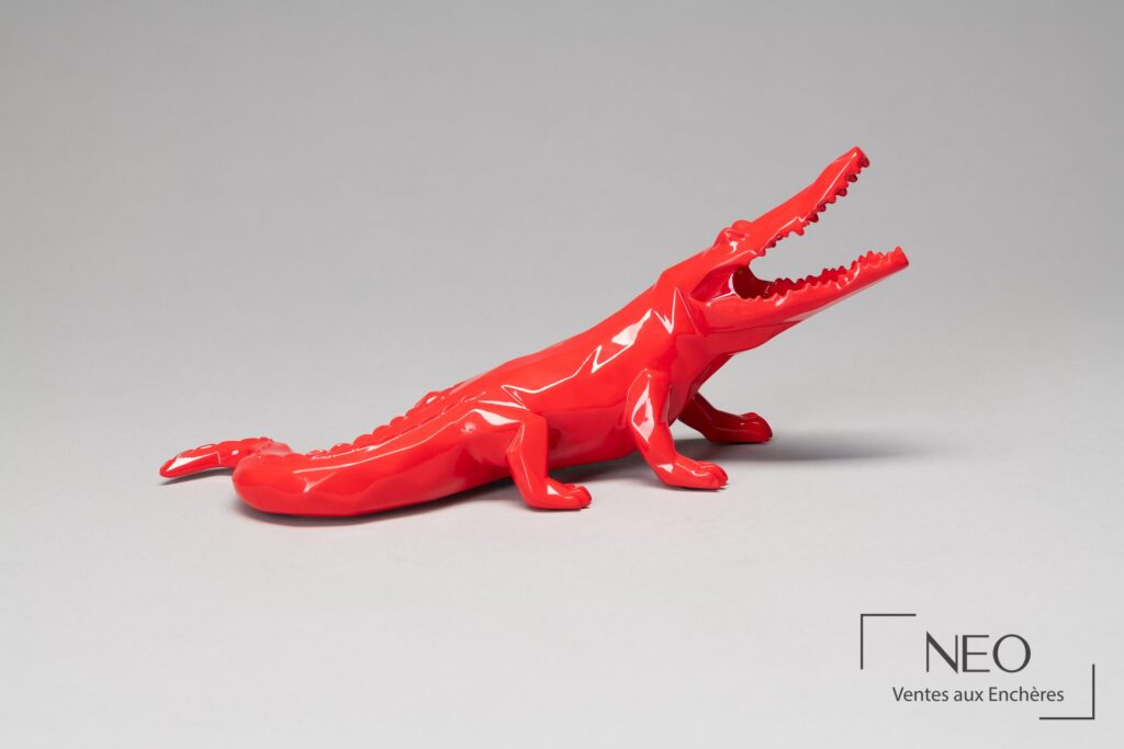 Sculpture crocodile rouge de Richard Orlinski vue de face