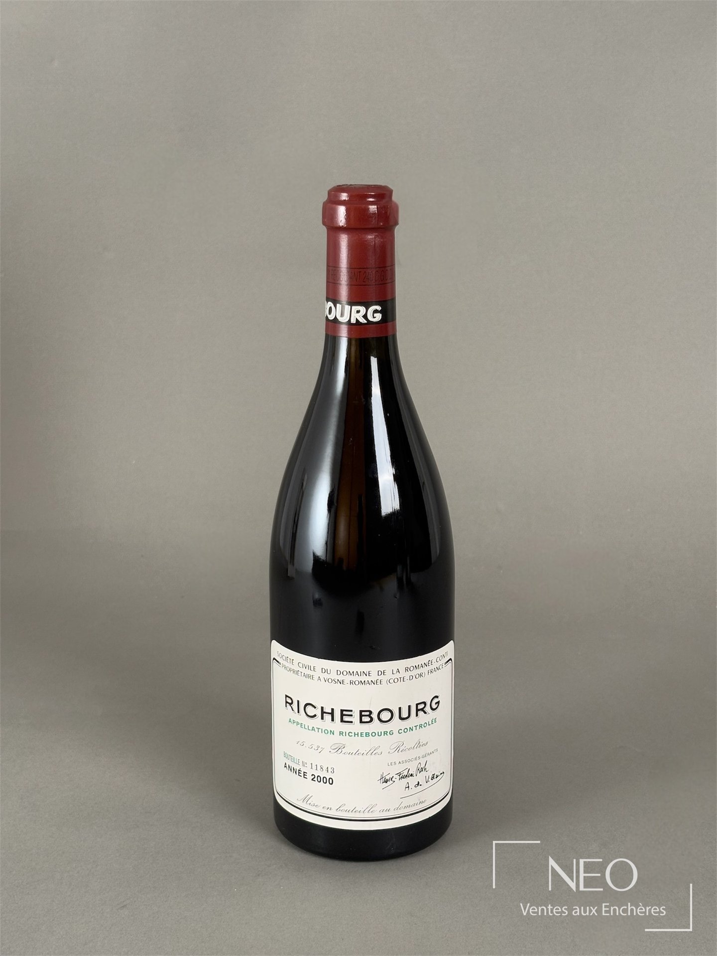 Bouteille de Richebourg Grand Cru Domaine de la Romanée-Conti 2000 en vue d'ensemble