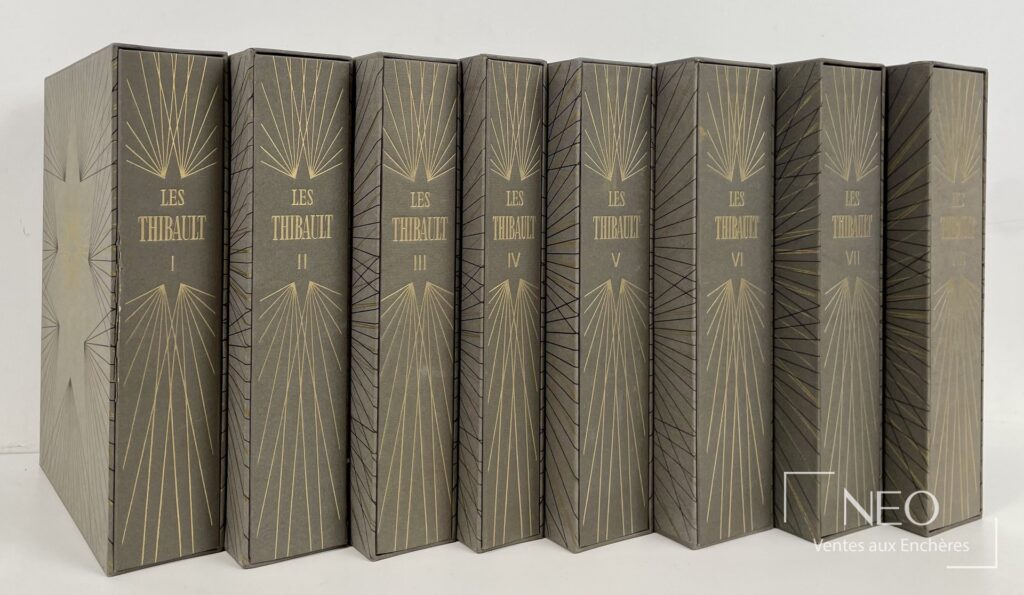 Huit volumes des Thibault dans leurs emboîtages ornés de dorures