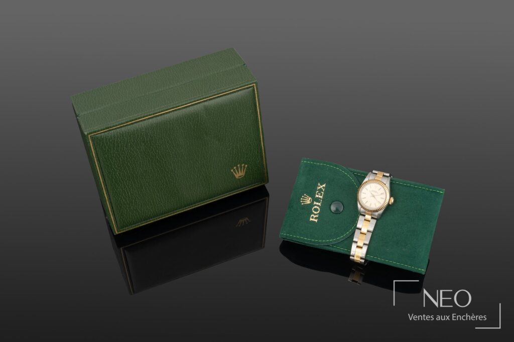 Montre Rolex Oyster Perpetual avec boîte verte et pochette de voyage assortie
