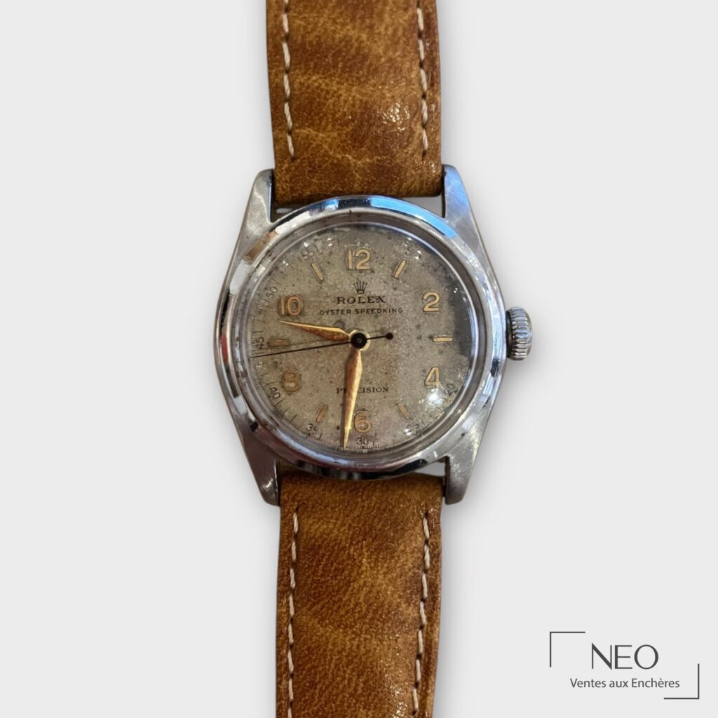 Montre Rolex Oyster Speedking au cadran beige patiné avec bracelet cuir brun
