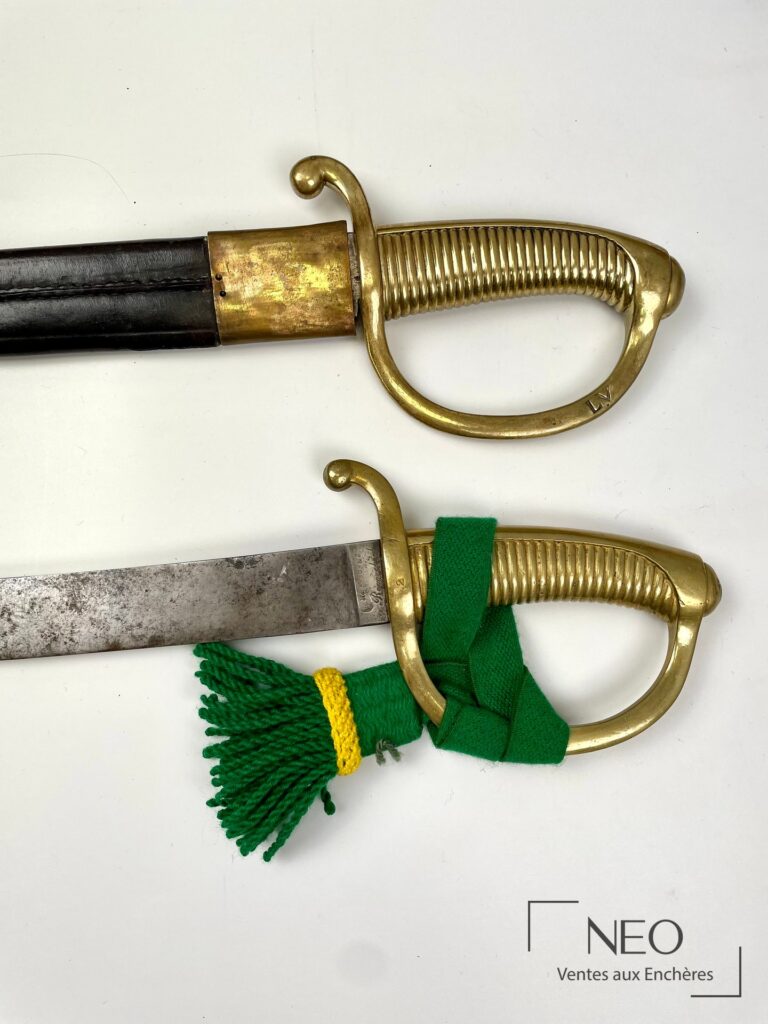 Deux sabres Briquets présentés ensemble