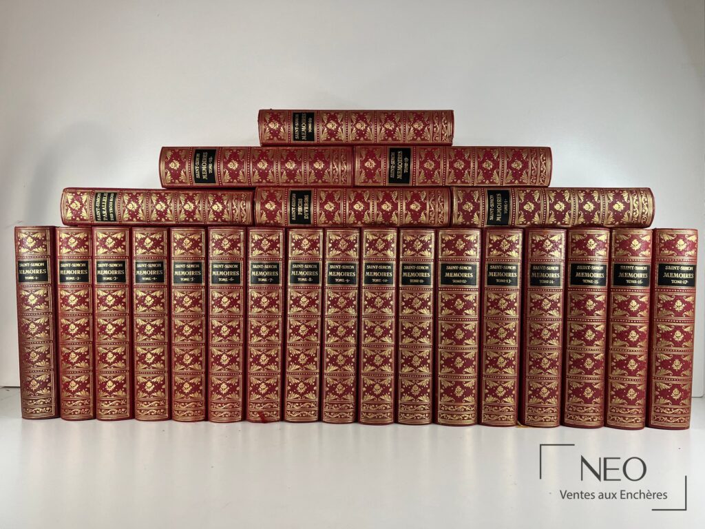 Vingt-deux volumes reliés de Saint-Simon aux dos rouge et or