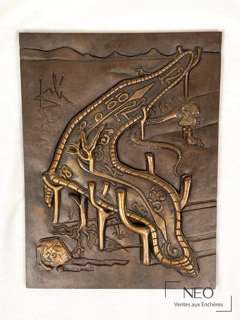 Bronze de Salvador Dali à patine brune-dorée
