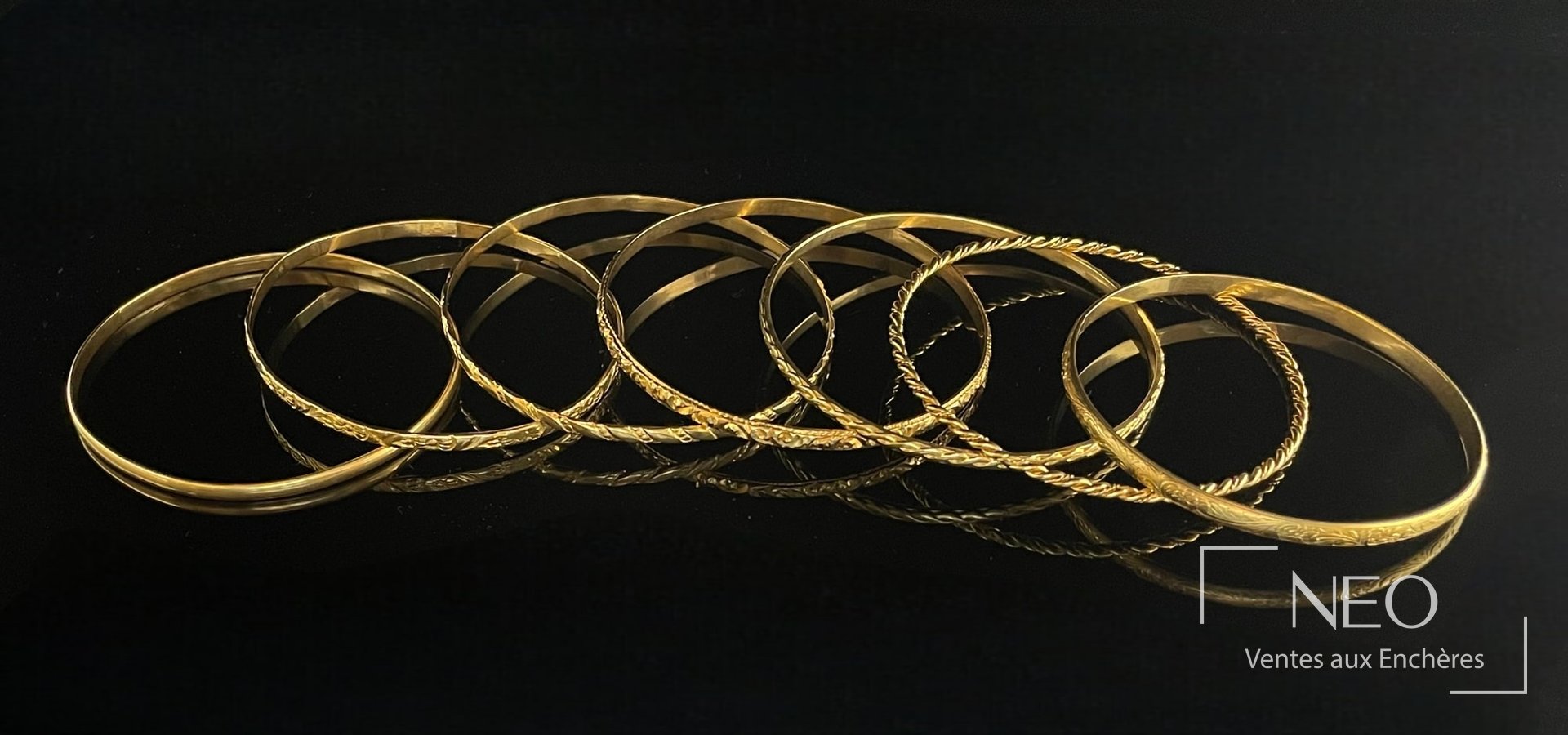 Sept joncs non ouvrants en or jaune 18 carats