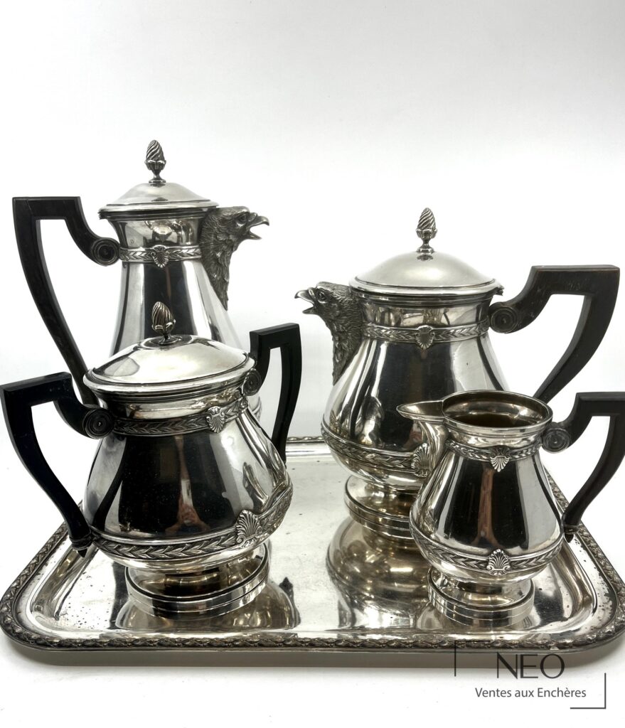 Service à thé et à café en argent avec quatre pièces sur plateau