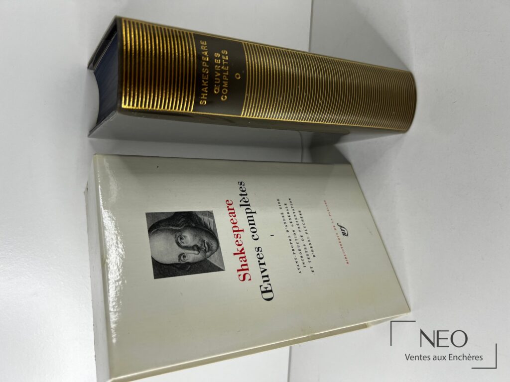 Volume Shakespeare Oeuvres complètes tome 1 avec son cartonnage et sa jaquette