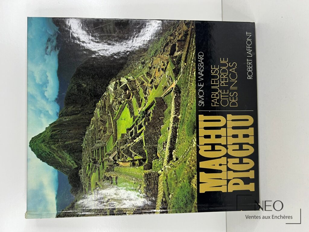 Couverture du livre Machu Picchu cité perdue des Incas de Simonde Waisbard