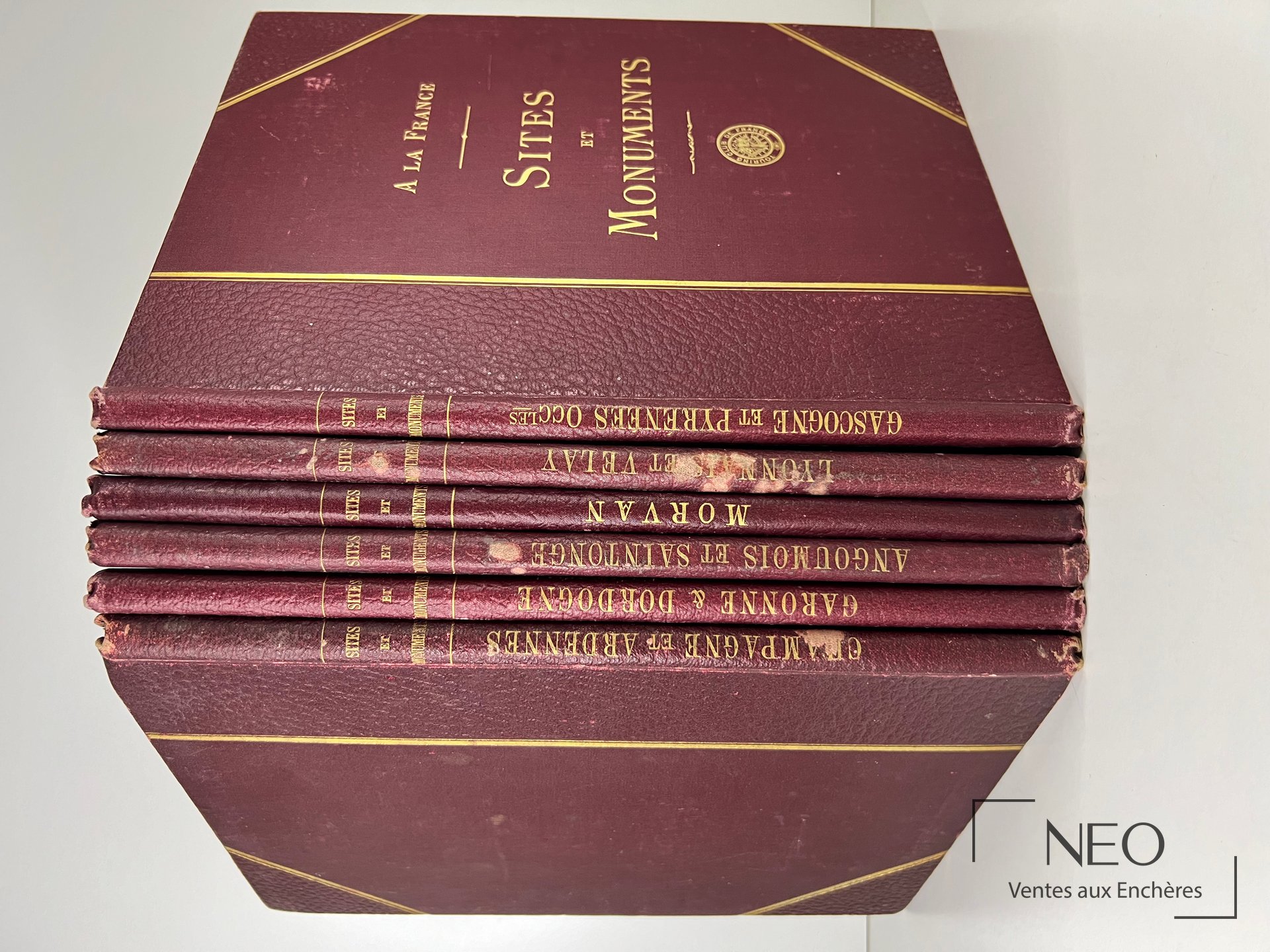 Ensemble de six volumes reliés