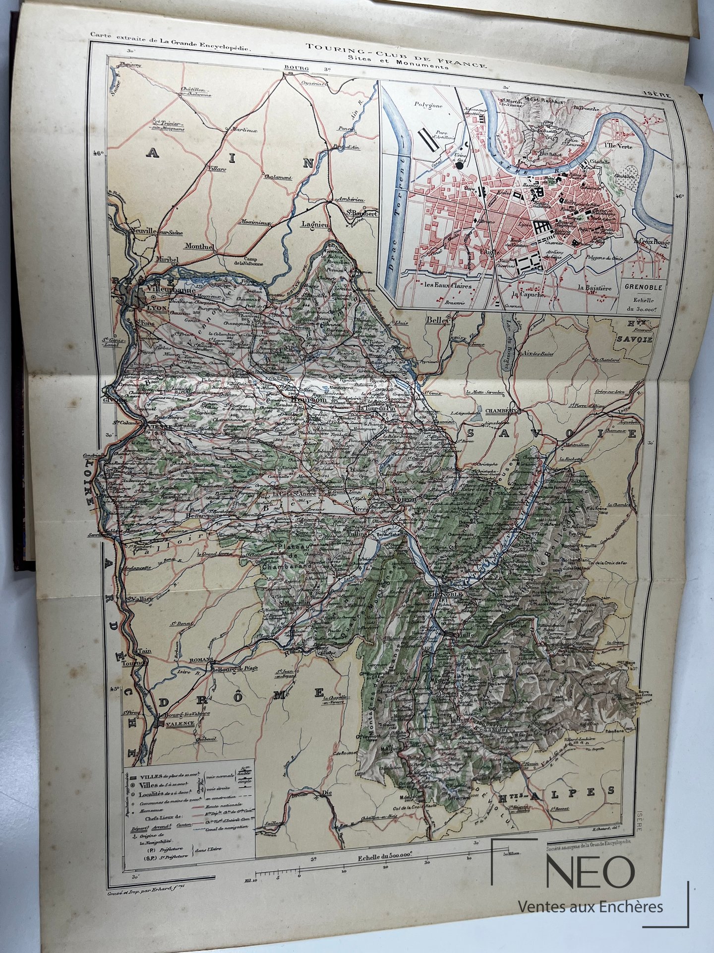 Double page de carte colorée du Dauphiné avec Grenoble