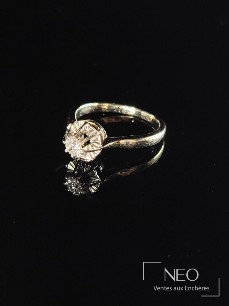 Solitaire en platine et or jaune serti d'un diamant