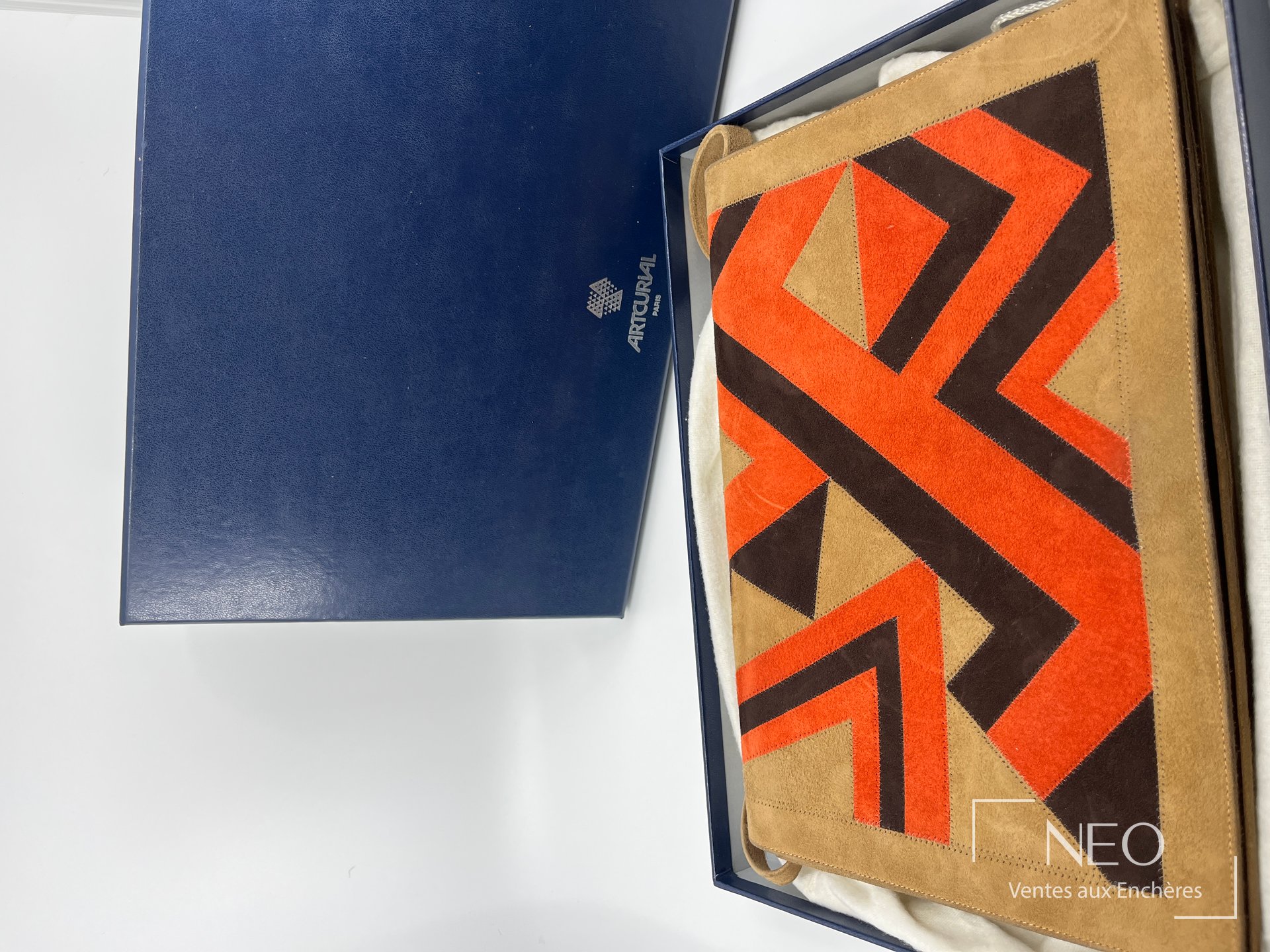 Sac bandoulière Sonia Delaunay dans son écrin bleu Artcurial