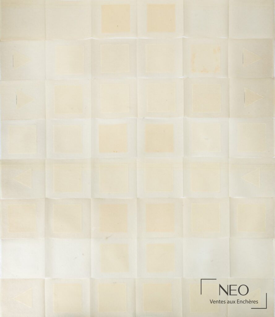 Composition abstraite sur papier à motif de carrés et de triangles en creux