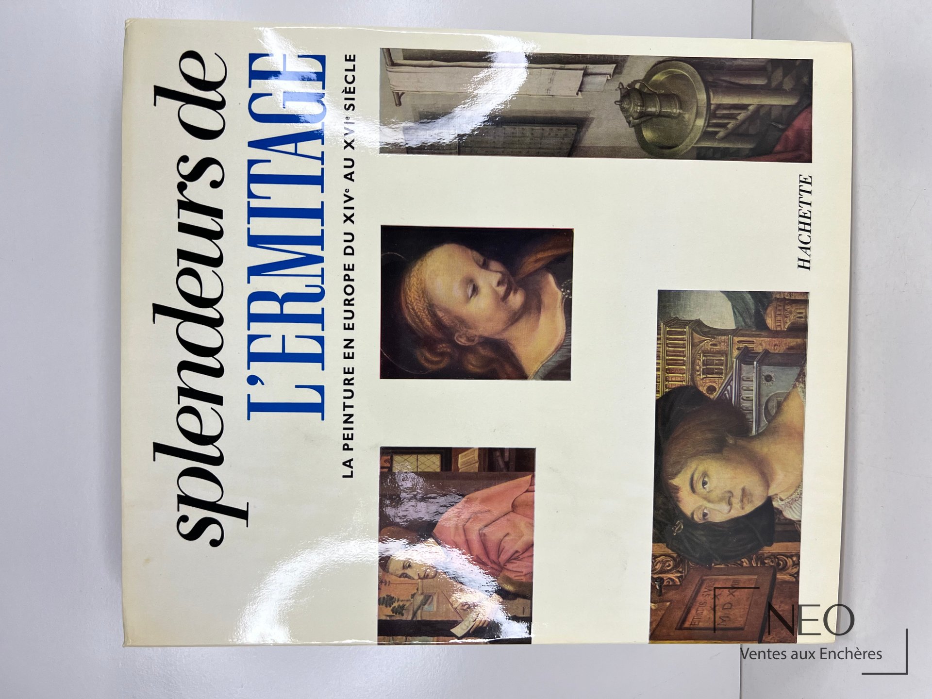 Couverture du livre Splendeurs de l Hermitage avec titre en noir et bleu et vignettes d œuvres