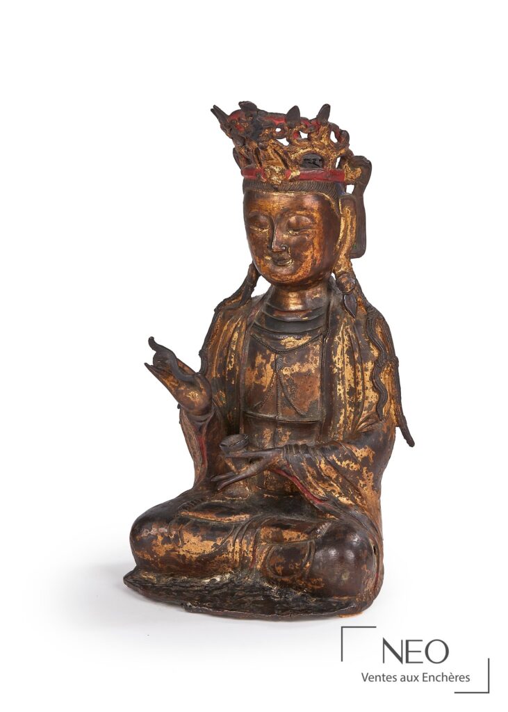 Statue de bodhisattva assise
