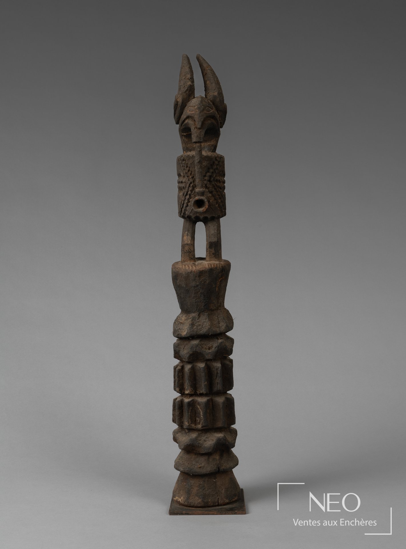 Statue ikenga Igbo en bois vue de face