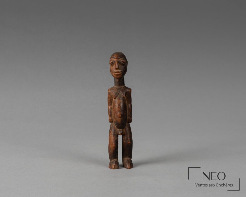 Statue Lobi en bois vue de face