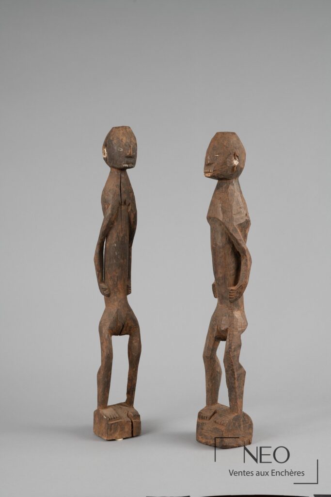 Couple de statues Igala en bois