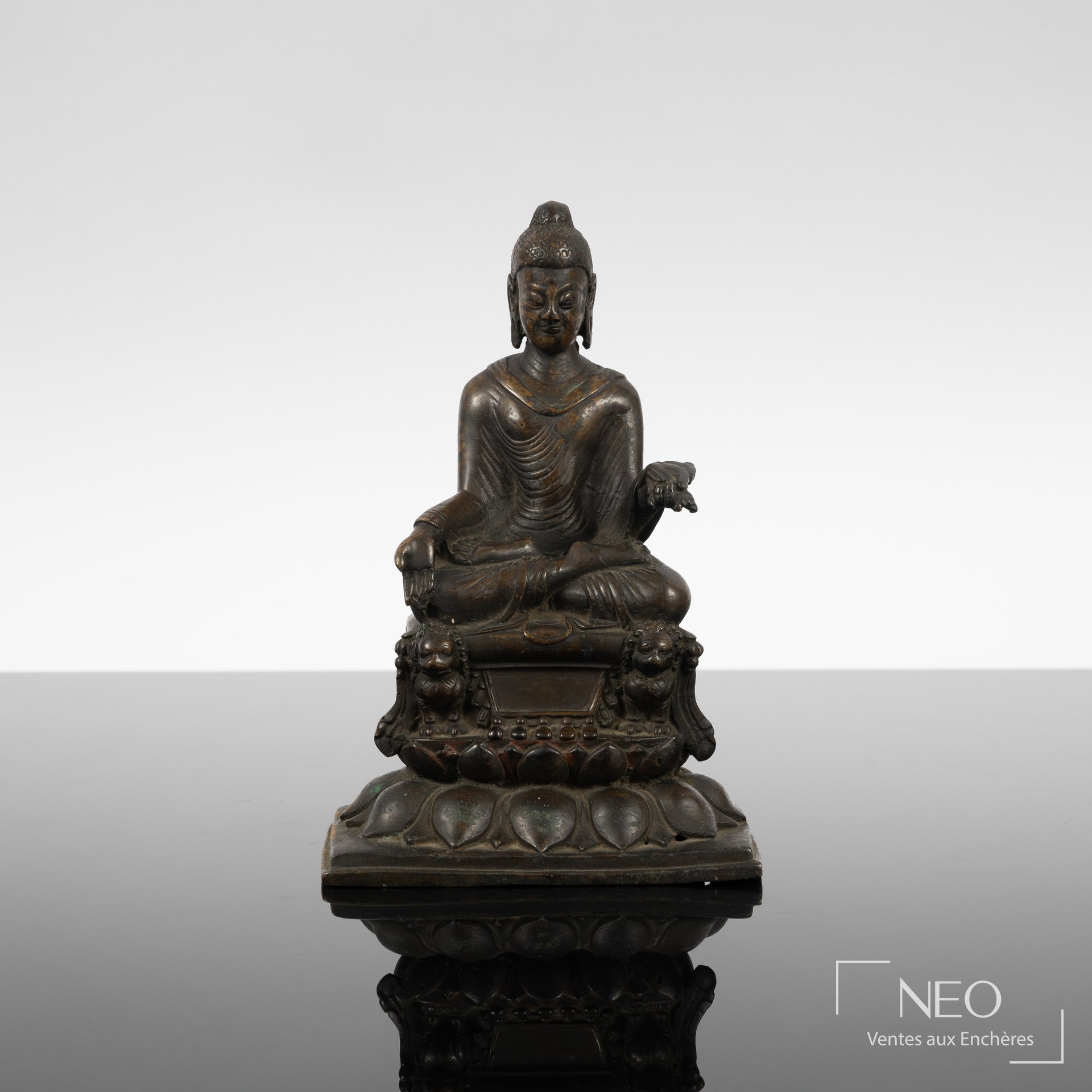 Statuette de buddha en bronze patiné, Inde, région du Cachemire
