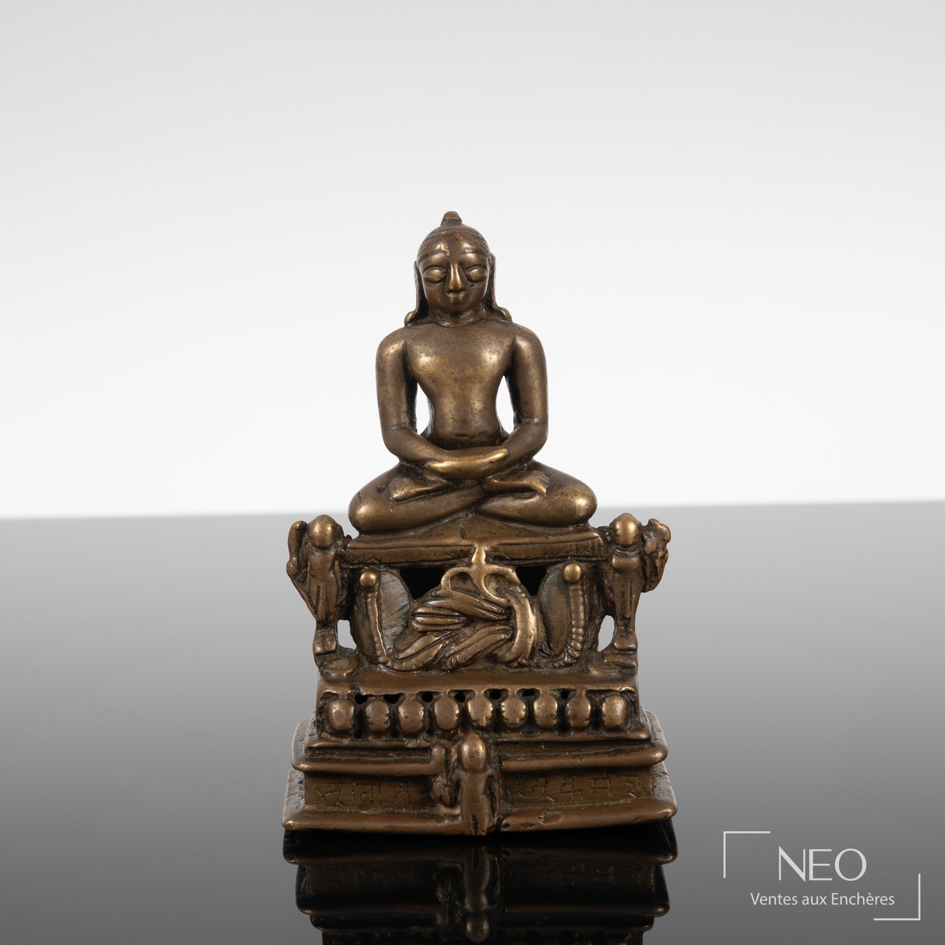 Statuette de divinité en bronze