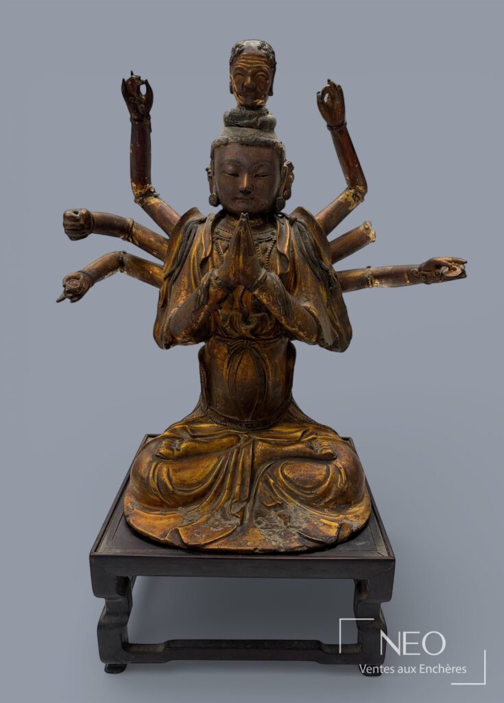 Statuette chinoise en laque sèche dorée
