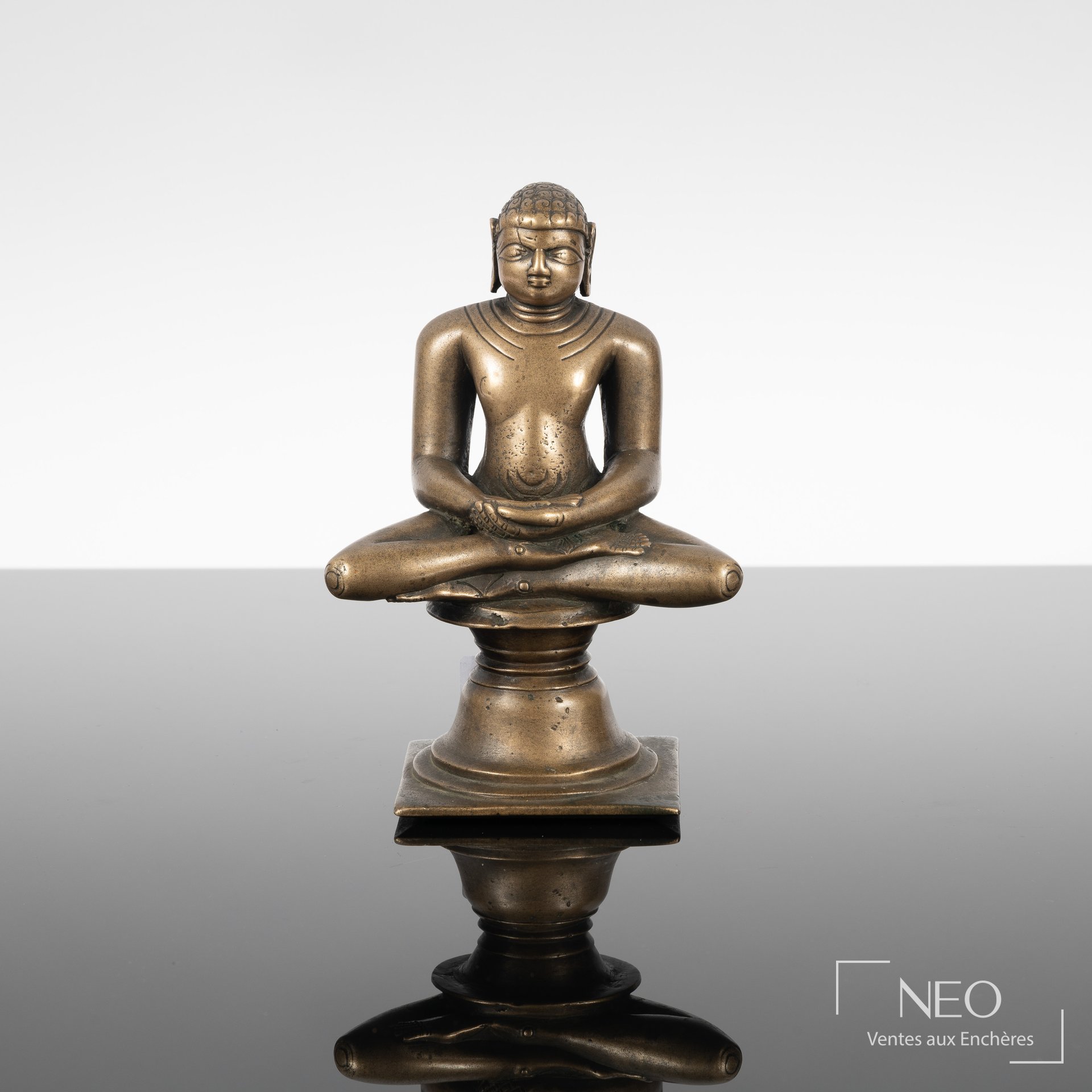 Statuette indienne en bronze représentant un personnage en méditation