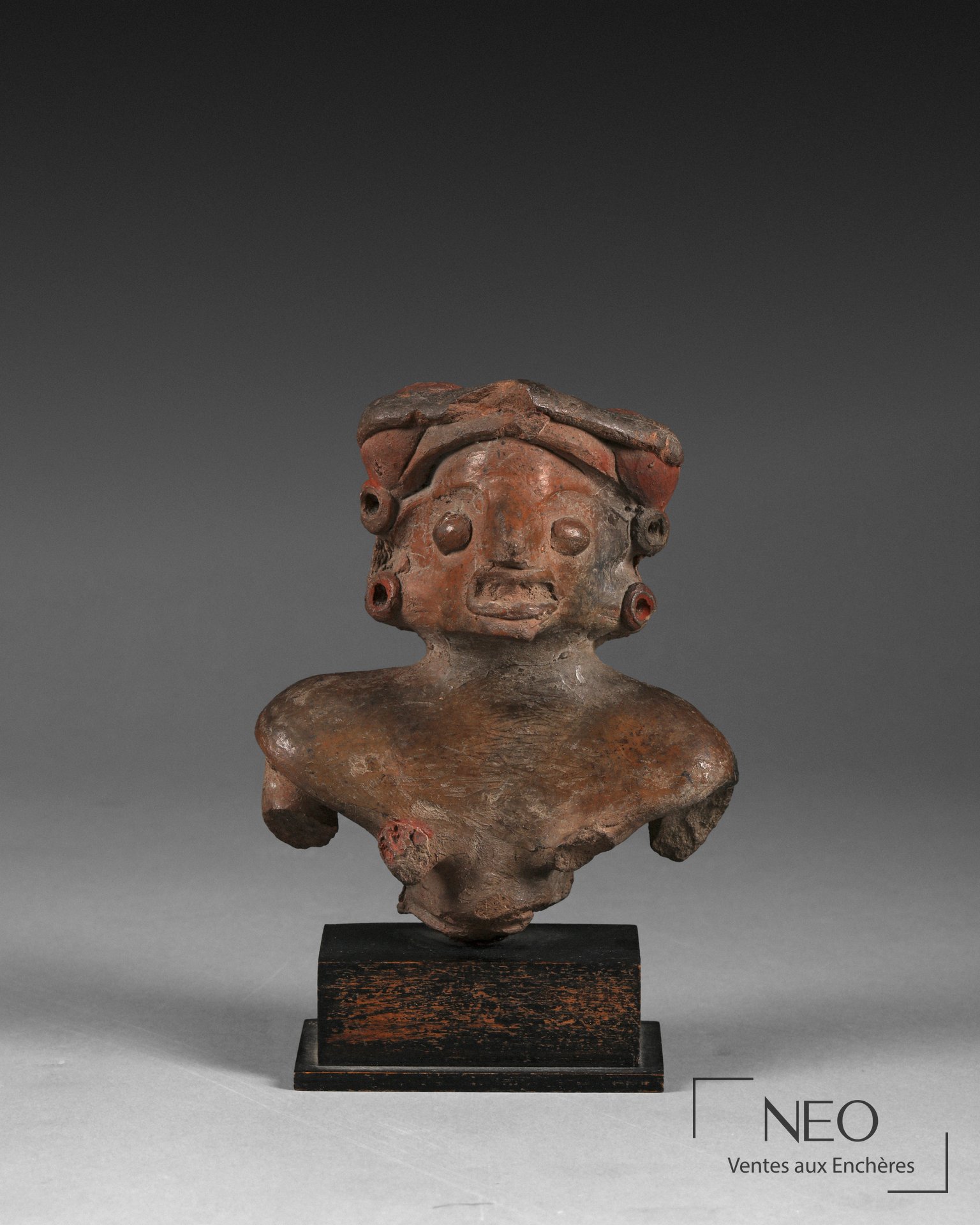 Statuette en terre cuite représentant un buste