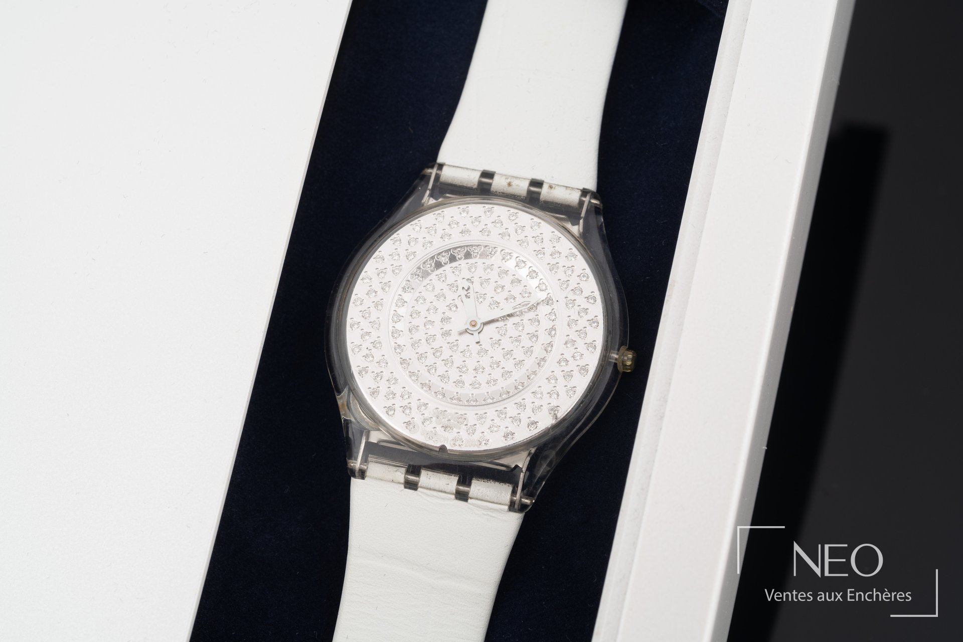 Montre Swatch Diamond Skin Lustrous Bliss au cadran pavé de brillances claires