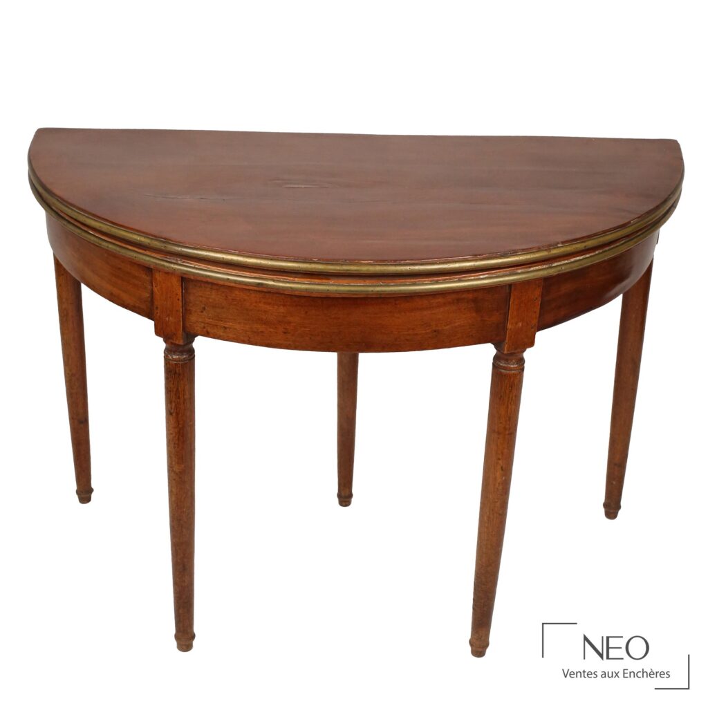 Table à jeux demi-lune en bois de placage