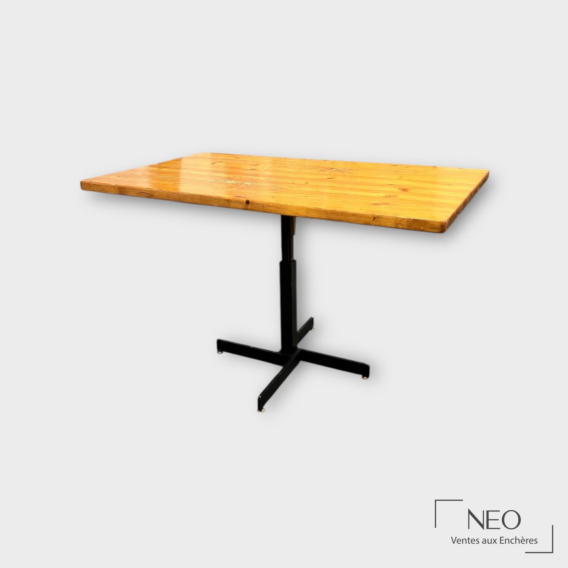 Table monte et baisse en pin lamellé collé avec base cruciforme noire