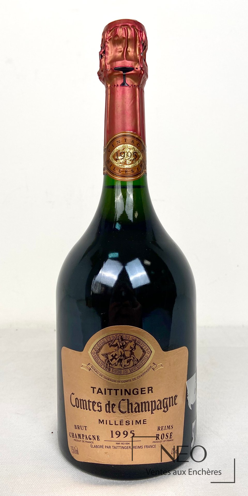 Bouteille de Taittinger Comtes de Champagne Brut rosé 1995 de face.