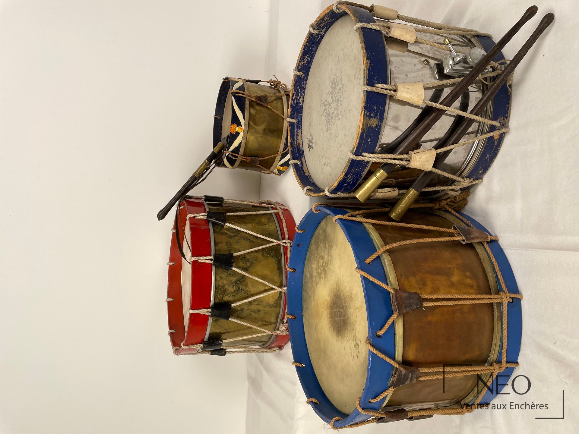 Ensemble de tambours d’infanterie et tambour d’enfant fin XIXe-XXe siècle