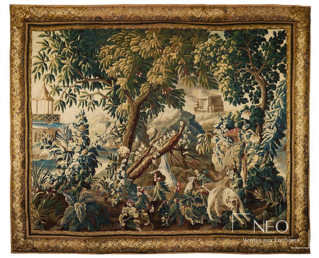 Tapisserie verdure aux arbres et aux animaux