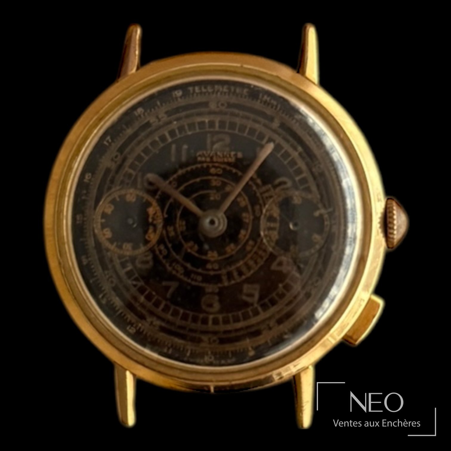 Montre Tavannes chronographe en or rose avec cadran noir et deux sous-compteurs