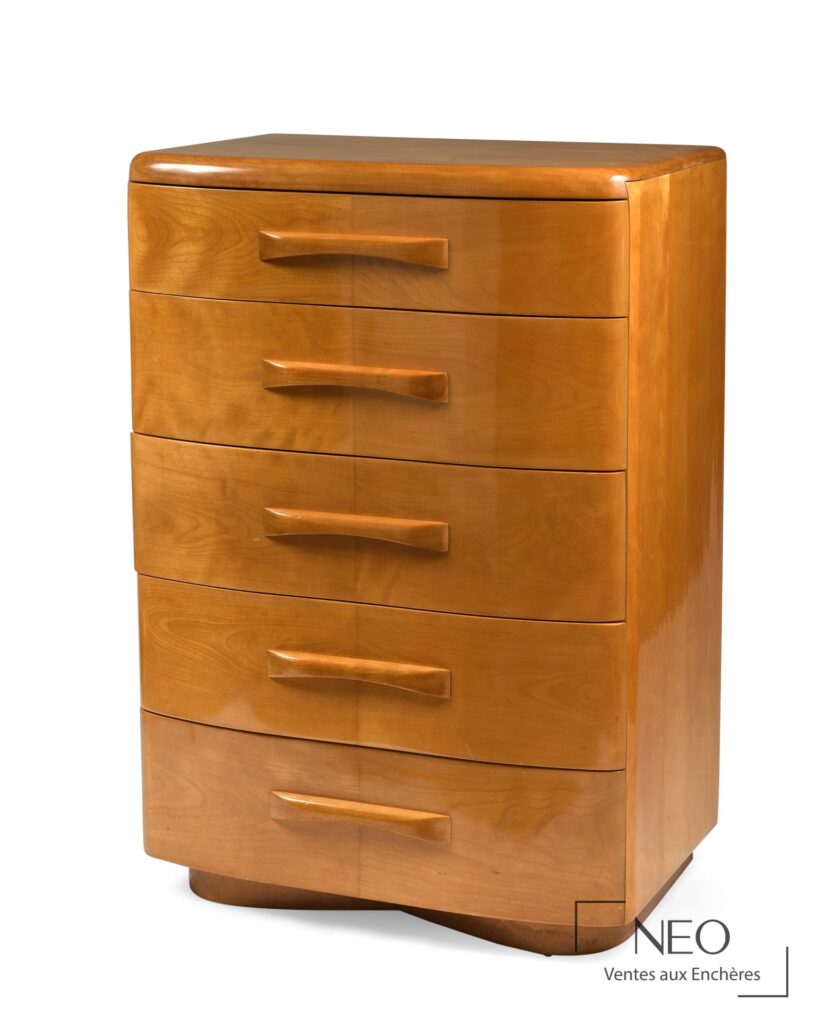 Commode en citronnier à cinq tiroirs avec piètement ondulé et poignées galbées
