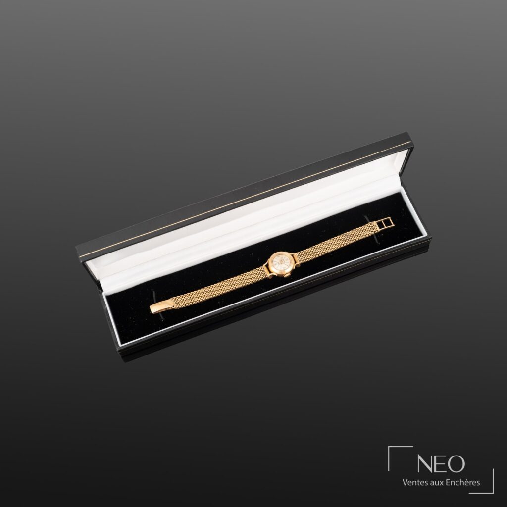 Montre-bracelet Teriam en or jaune dans son écrin noir