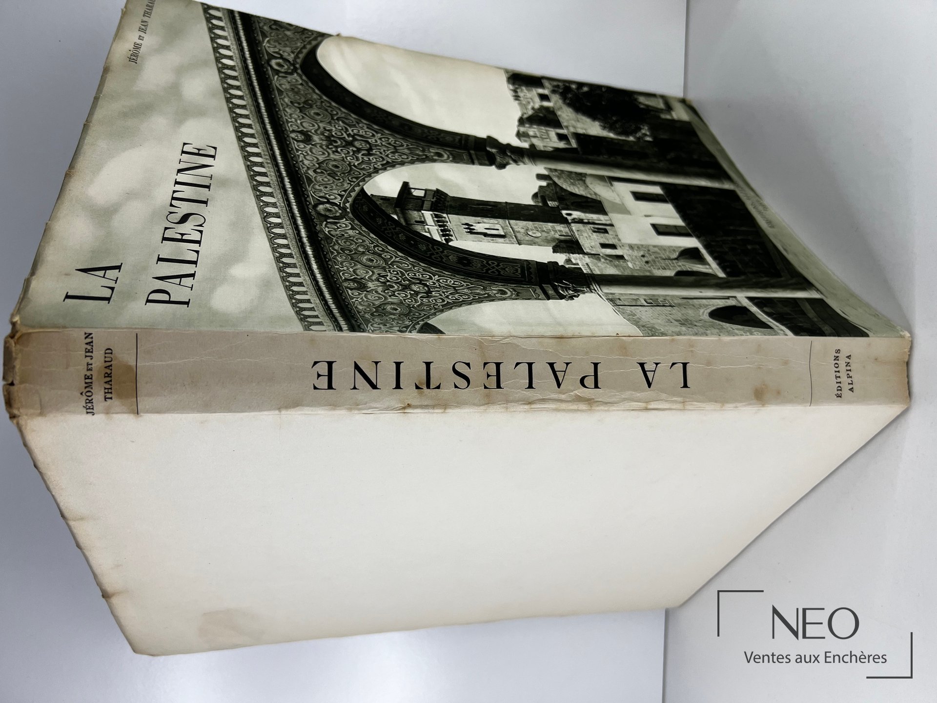 Couverture de La Palestine de Jérôme et Jean Tharaud avec vues architecturales en noir et blanc