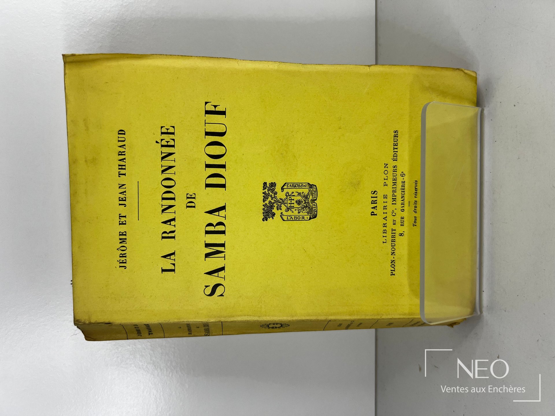 Couverture jaune du livre La randonnée de Samba Diouf de Jêrome et Jean Tharaud