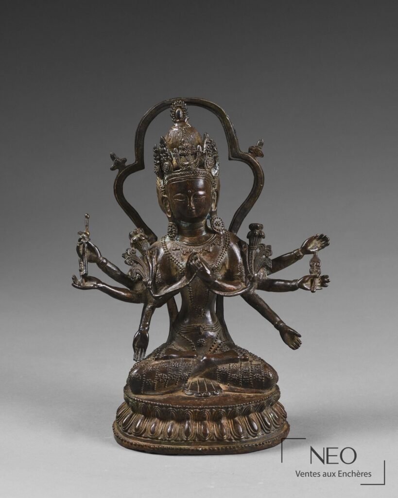 Statuette tibétaine en bronze d'un bodhisattva couronné