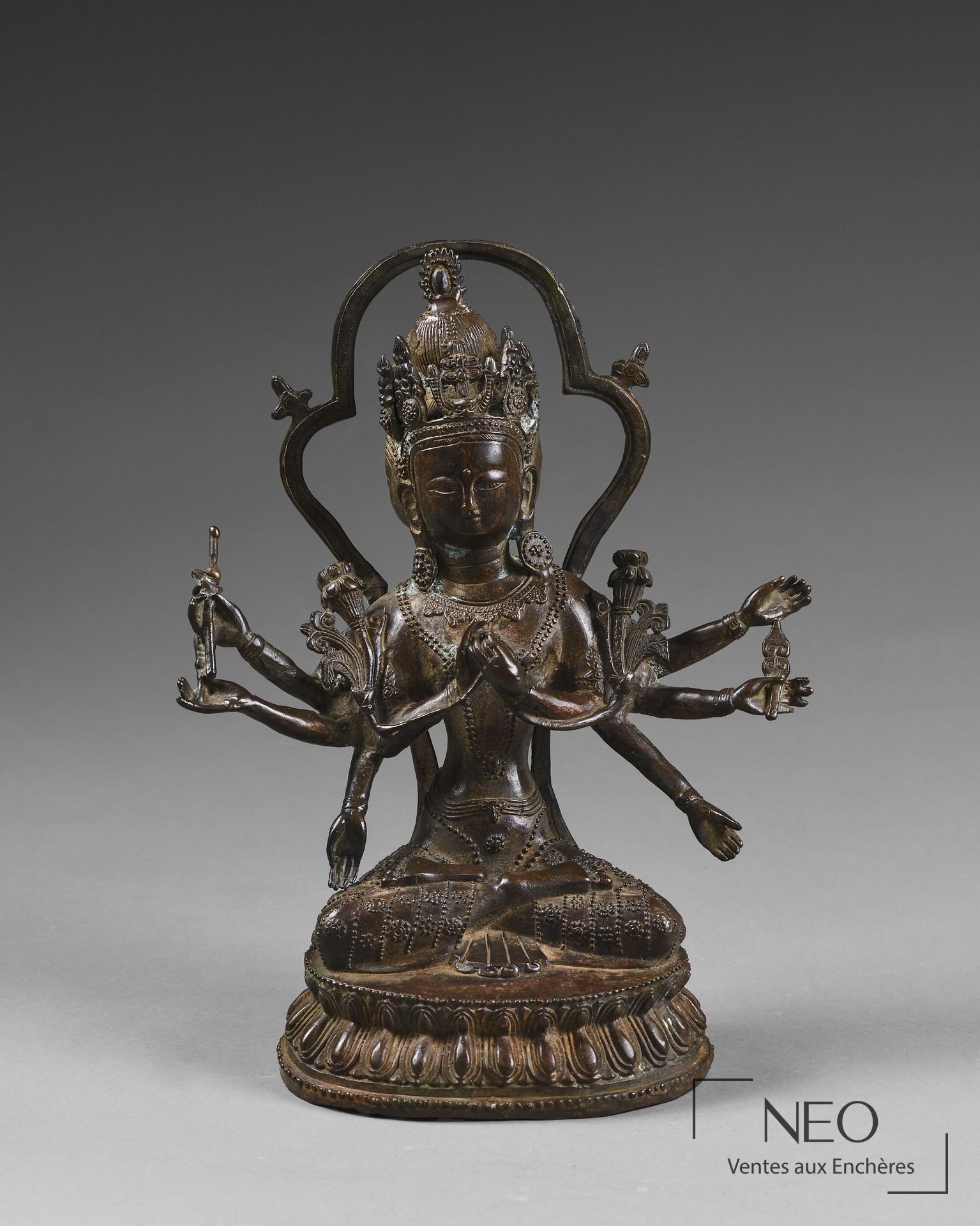 Statuette tibétaine en bronze d'un bodhisattva couronné