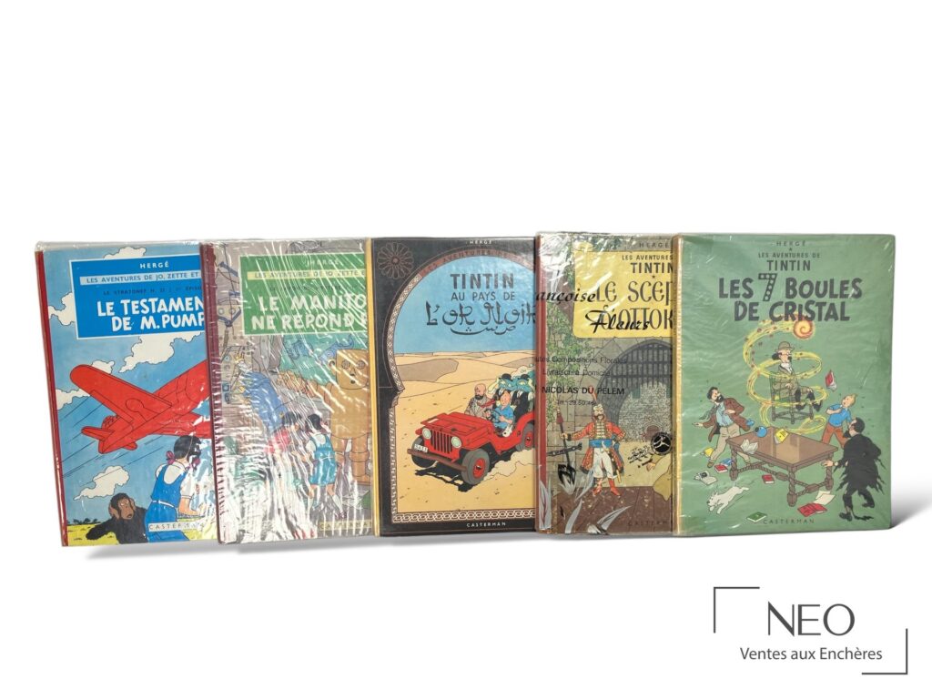 Cinq albums Hergé alignés de face sous film plastique