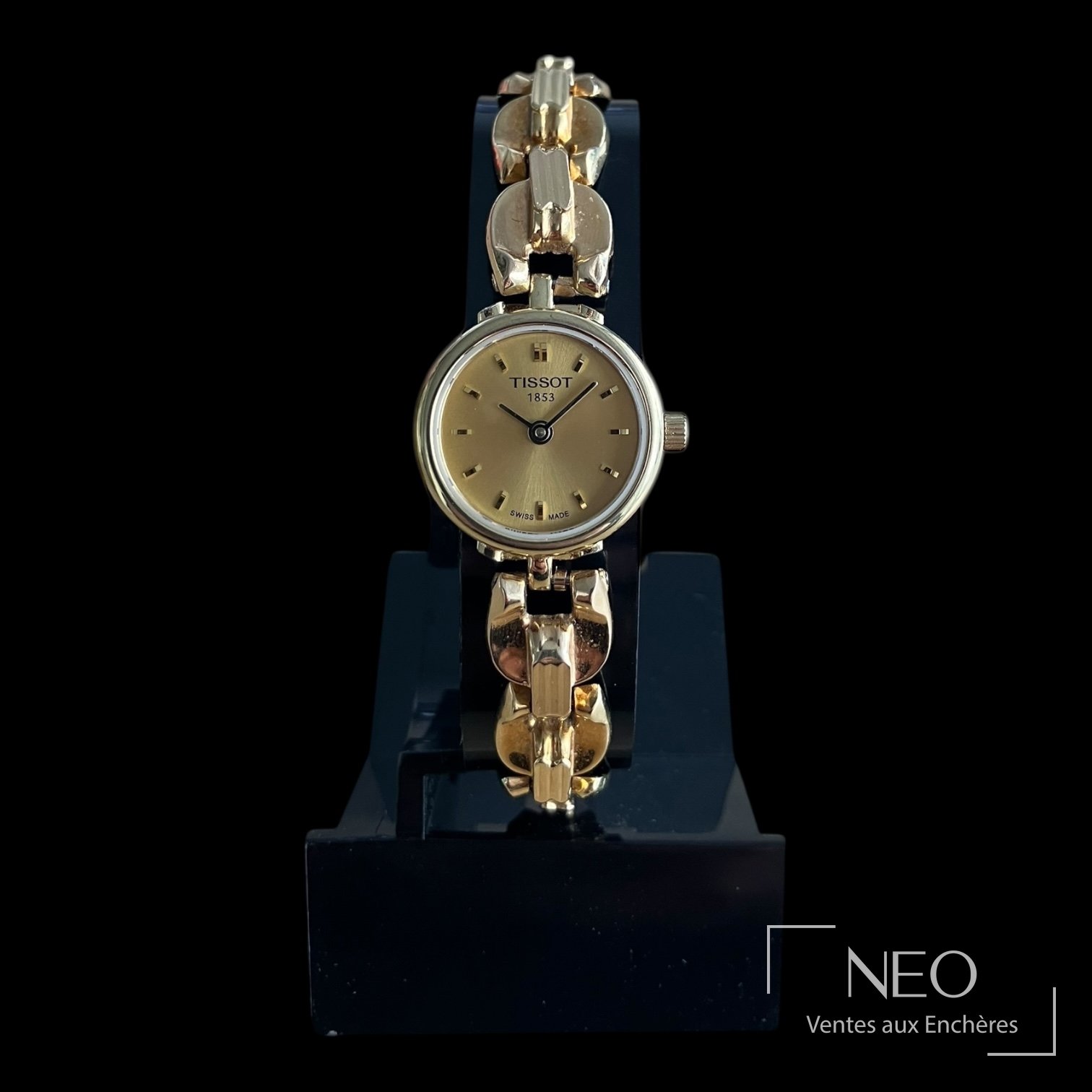 Montre Tissot ronde au cadran doré sur bracelet métallique or