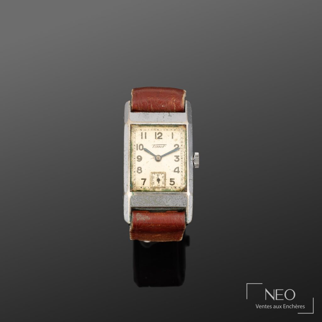 Montre bracelet Tissot rectangulaire avec cadran argenté et bracelet cuir marron