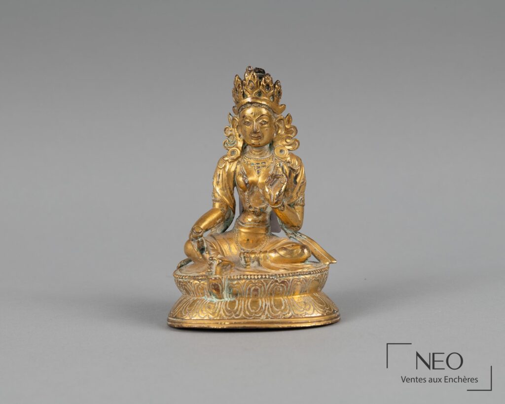 Statuette tibétaine de Trailokyavijaya en bronze doré